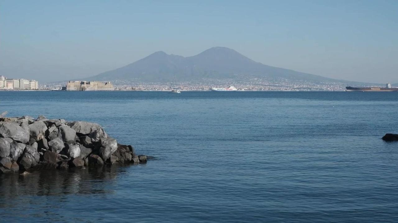 Mincasa Nel Cuore Di Napoli Exterior photo
